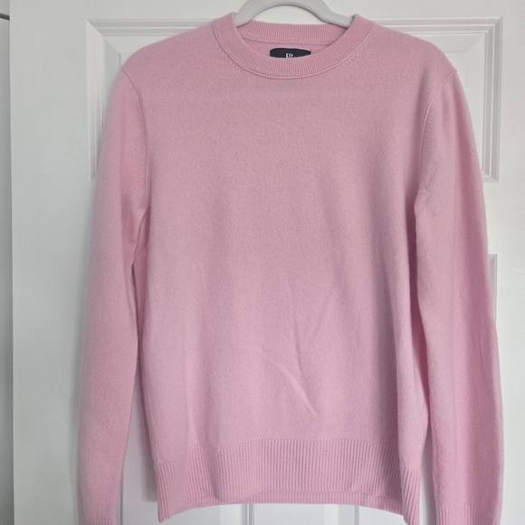 Banana Republic Soft Pink Crew Neck Sweater - Picture 1 of 1